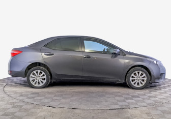 Подержанный автомобиль Toyota Corolla Sedan 2015 года (4 фото)