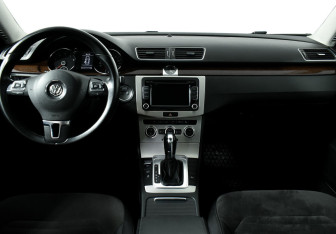 Подержанный автомобиль Volkswagen Passat Sedan 2013 года (8 фото)