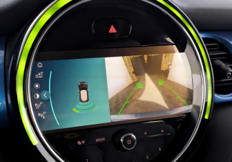 Подержанный автомобиль MINI Hatch 2021 года (28 фото)