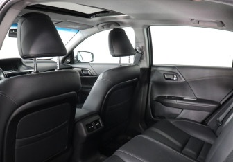 Подержанный автомобиль Honda Accord Sedan 2013 года (16 фото)