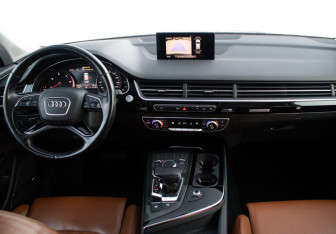 Подержанный автомобиль Audi Q7 2016 года (11 фото)