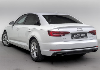 Подержанный автомобиль Audi A4 Sedan 2019 года (7 фото)