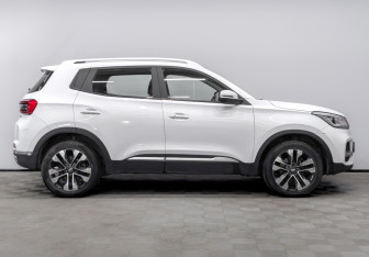 Подержанный автомобиль Chery Tiggo 4 2022 года (4 фото)