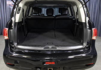 Подержанный автомобиль Infiniti QX56 2011 года (10 фото)