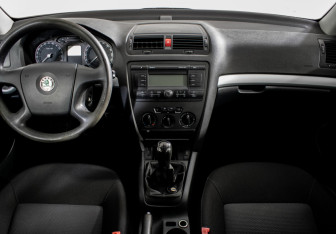 Подержанный автомобиль Skoda Octavia Liftback 2008 года (11 фото)