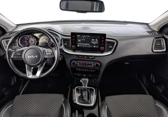 Подержанный автомобиль Kia Ceed Wagon 2021 года (14 фото)