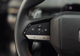 Подержанный автомобиль Changan UNI-V 2023 года (20 фото)