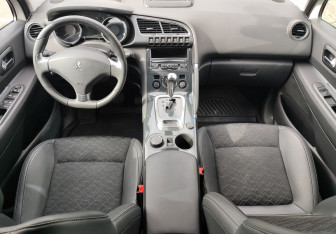 Подержанный автомобиль Peugeot 3008 2014 года (10 фото)