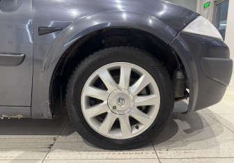 Подержанный автомобиль Renault Megane Sedan 2007 года (17 фото)