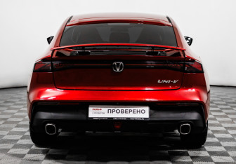 Подержанный автомобиль Changan UNI-V 2023 года (6 фото)