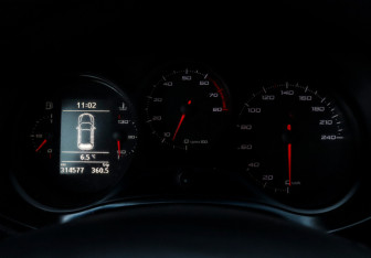 Подержанный автомобиль SEAT Leon Hatchback 2012 года (12 фото)