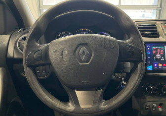 Подержанный автомобиль Renault Logan Sedan 2015 года (14 фото)