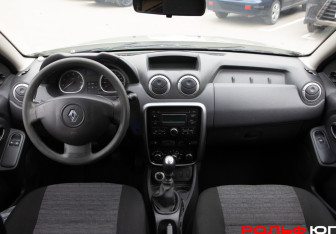 Подержанный автомобиль Renault Duster 2013 года (11 фото)