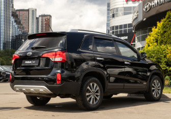 Подержанный автомобиль Kia Sorento 2012 года (4 фото)