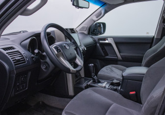 Подержанный автомобиль Toyota Land Cruiser Prado 2013 года (7 фото)