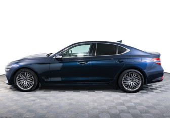 Подержанный автомобиль Genesis G70 2021 года (8 фото)