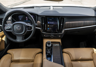 Подержанный автомобиль Volvo S90 2021 года (13 фото)