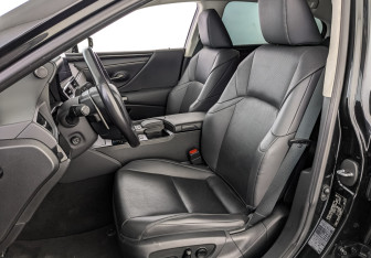 Подержанный автомобиль Lexus ES 2021 года (20 фото)