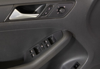 Подержанный автомобиль Volkswagen Jetta Sedan 2014 года (18 фото)