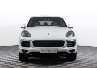 Подержанный автомобиль Porsche Cayenne 2017 года (2 фото)