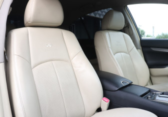 Подержанный автомобиль Infiniti G Sedan 2010 года (14 фото)