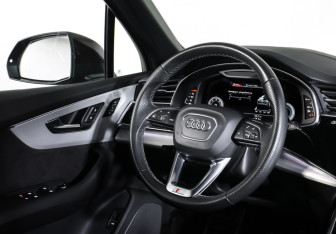 Подержанный автомобиль Audi Q7 2020 года (17 фото)