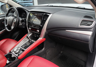 Подержанный автомобиль Mitsubishi Pajero Sport 2020 года (7 фото)
