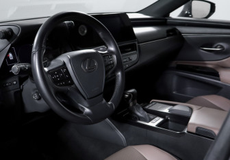 Подержанный автомобиль Lexus ES 2021 года (14 фото)