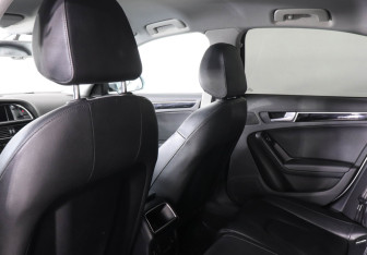 Подержанный автомобиль Audi A4 Sedan 2015 года (12 фото)