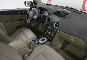 Подержанный автомобиль Renault Koleos 2012 года (7 фото)