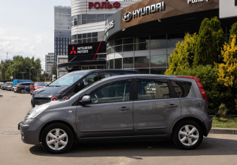 Подержанный автомобиль Nissan Note 2008 года (6 фото)