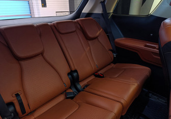 Подержанный автомобиль Kia Carnival 2021 года (9 фото)