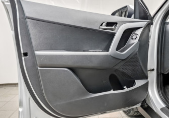 Подержанный автомобиль Hyundai Creta 2019 года (20 фото)