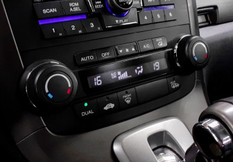 Подержанный автомобиль Honda CR-V 2011 года (14 фото)