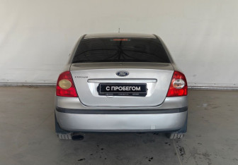 Подержанный автомобиль Ford Focus Sedan 2006 года (5 фото)