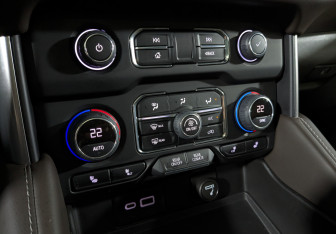 Подержанный автомобиль Chevrolet Tahoe 2022 года (21 фото)