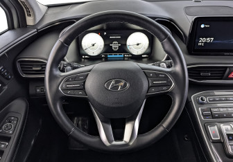 Подержанный автомобиль Hyundai Santa Fe 2021 года (22 фото)