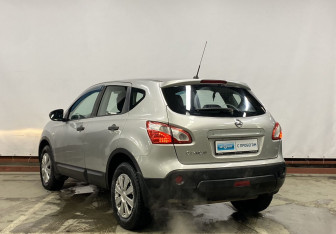 Подержанный автомобиль Nissan Qashqai 2012 года (7 фото)