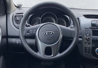 Подержанный автомобиль Kia Cerato Sedan 2009 года (12 фото)