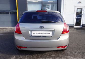 Подержанный автомобиль Kia Ceed Hatchback 2011 года (6 фото)