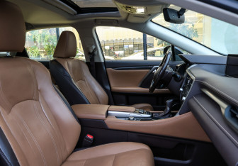 Подержанный автомобиль Lexus RX 2017 года (14 фото)