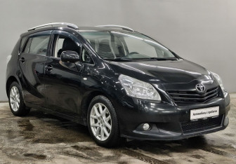 Подержанный автомобиль Toyota Verso 2012 года (3 фото)
