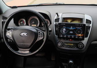 Подержанный автомобиль Kia Ceed Wagon 2008 года (9 фото)