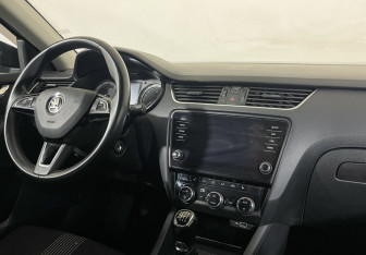 Подержанный автомобиль Skoda Octavia Liftback 2018 года (9 фото)