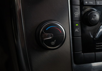 Подержанный автомобиль Volvo XC70 2011 года (17 фото)