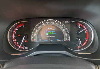 Подержанный автомобиль Toyota RAV4 2022 года (4 фото)