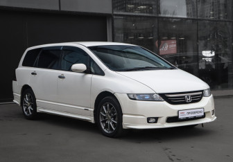 Подержанный автомобиль Honda Odyssey Compactvan 2004 года (3 фото)
