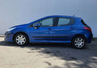 Подержанный автомобиль Peugeot 308 Hatchback 2010 года (8 фото)