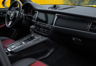 Подержанный автомобиль Porsche Macan 2021 года (5 фото)