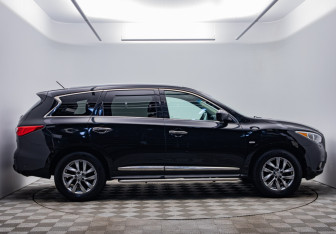 Подержанный автомобиль Infiniti JX 2013 года (4 фото)